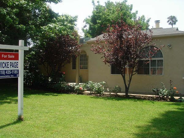 Excellent Curb Appeal