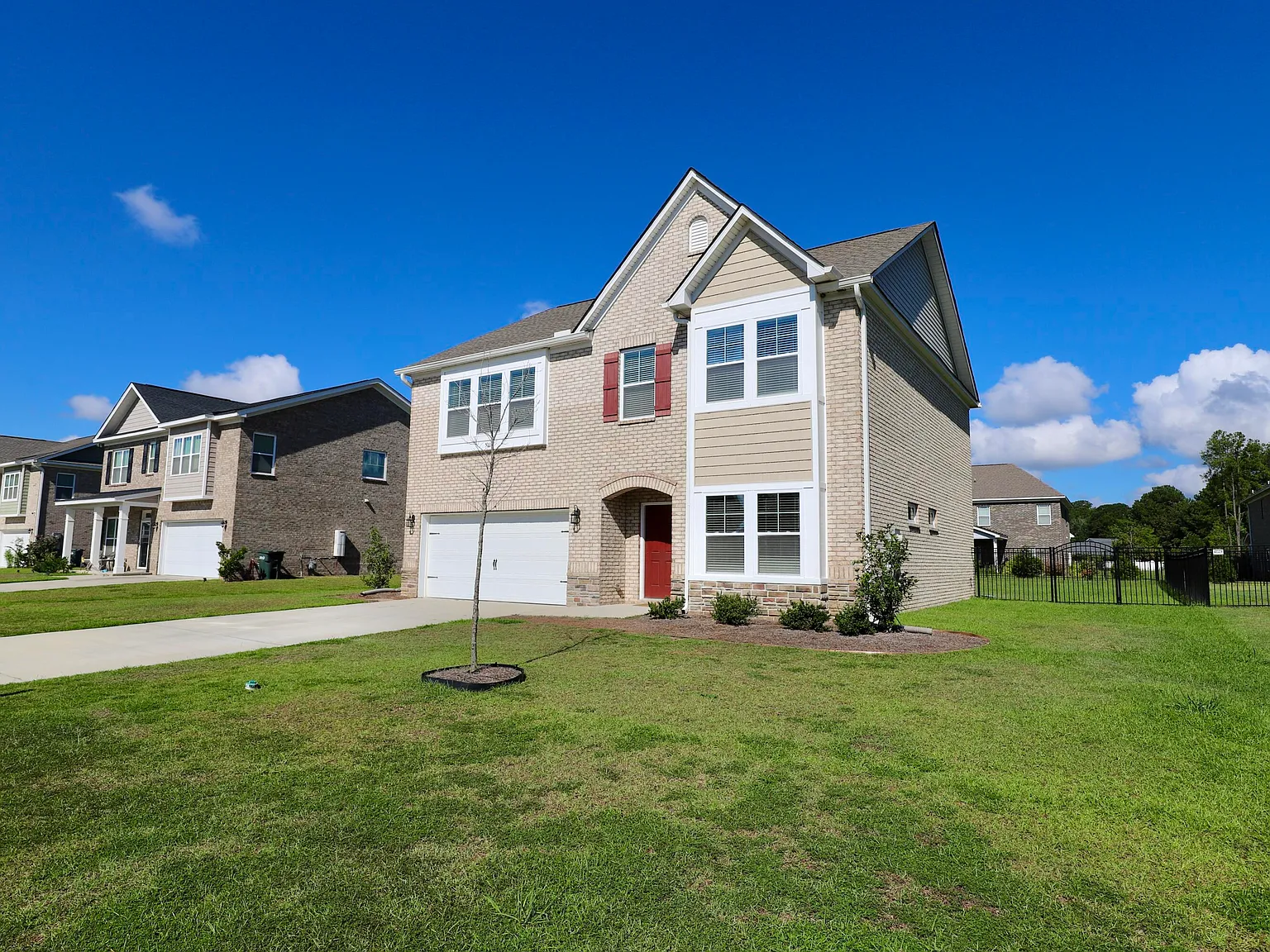 4 bed, 2.5 bath, 2413 sqft, $2,400 — Photo 3