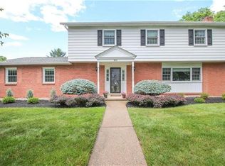 801 Pine Top Dr, Bethlehem, PA 18017