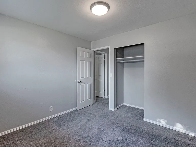 3246 W Royalwood Dr — Photo 15