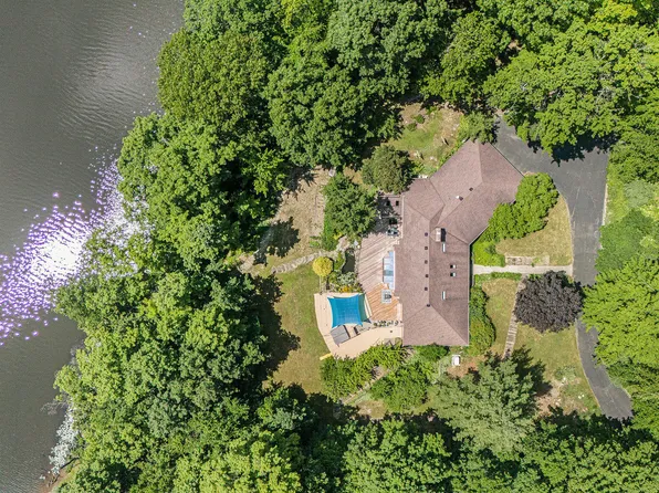 10011 E Rivershore Dr SE, Alto, MI 49302