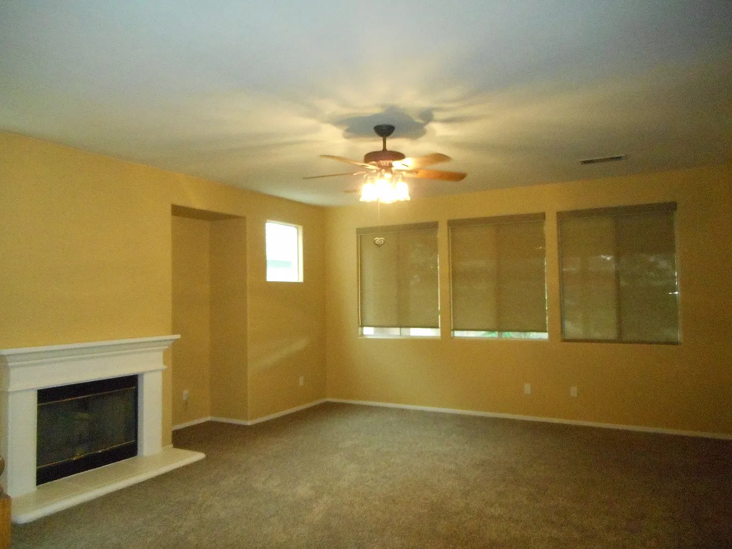 Beautiful 2 Story Southwest Visalia Home off of Linwood and Caldwell! Apply today to be placed on... — Photo 2