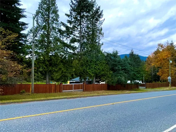 2303 Jingle Pot Rd, Nanaimo, BC V9R 6W2