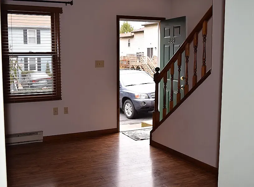 3 bed, 1.5 bath, 1160 sqft, $1,700 — Photo 3