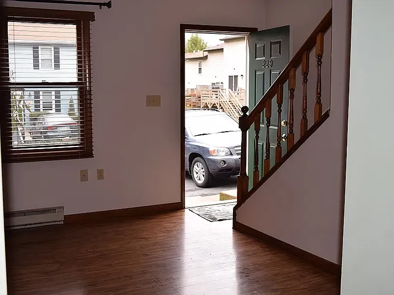 229 Oakwood Ave — Photo 2