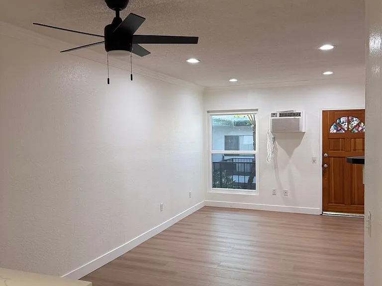 10635 Sherman Grove Ave — Photo 7
