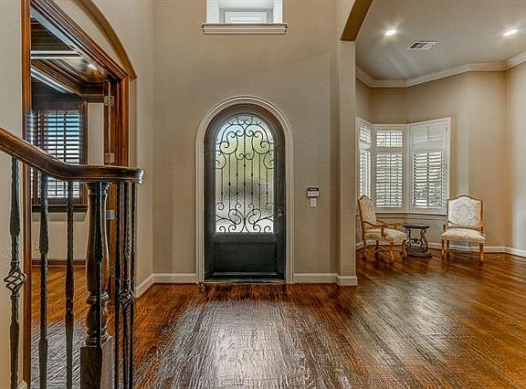2nd image of 5901 Shady Oaks Dr