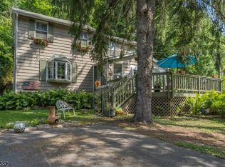 47 Reservoir Rd, Stewartsville, NJ 08886