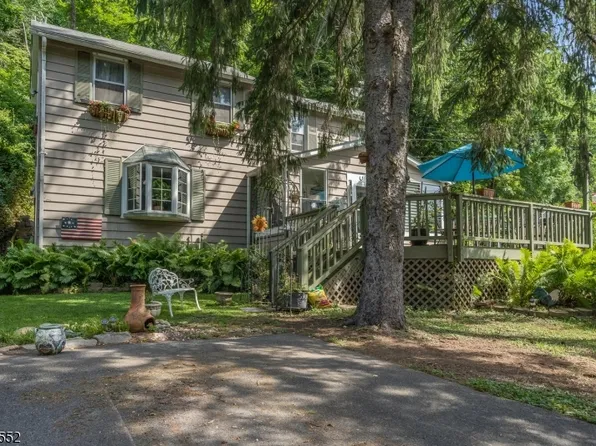 47 Reservoir Rd, Lopatcong Twp., NJ 08886