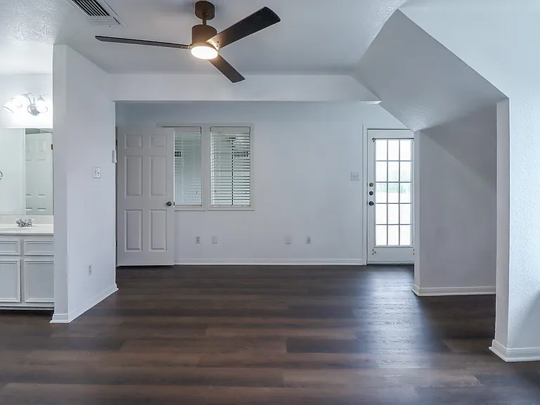 1810 Mesa Oaks Cir — Photo 17