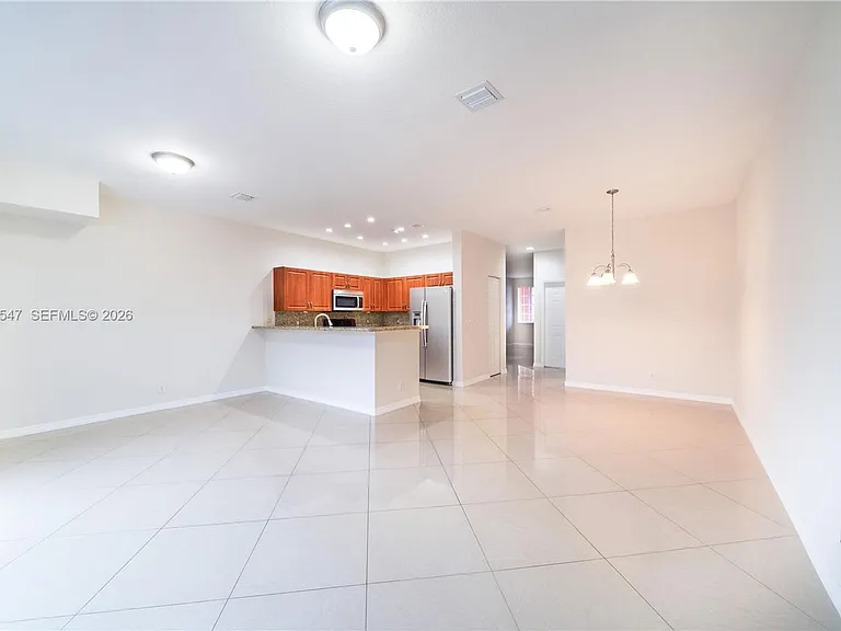 5327 SW 40th Ave — Photo 4