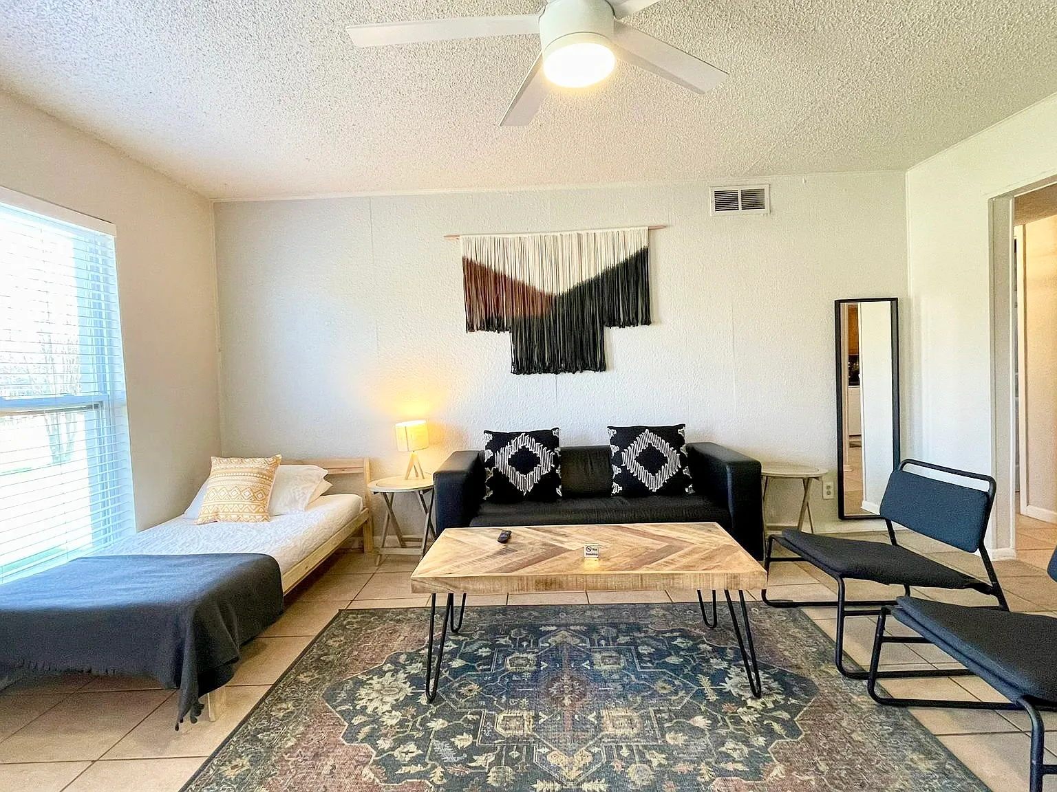2 bed, 1000 sqft, $1,290 — Photo 4