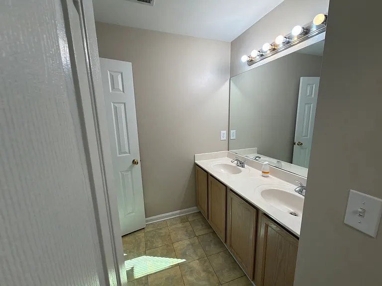 1570 Valley Club Dr — Photo 10