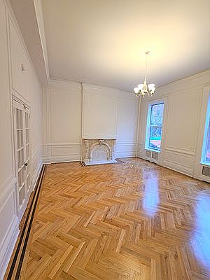 3rd image of 147 E 61st St #2