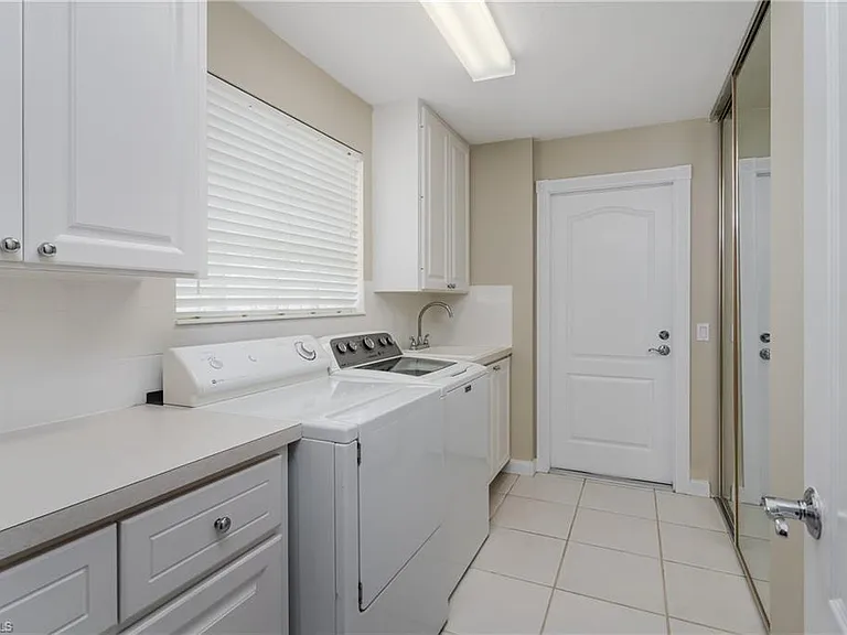 4949 Kingston Way — Photo 24