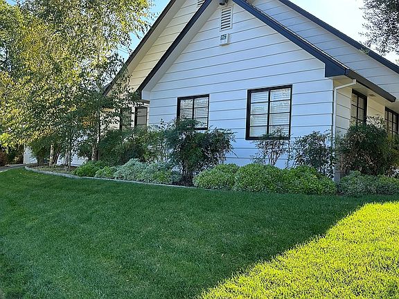 2nd image of 140 Clunie Dr