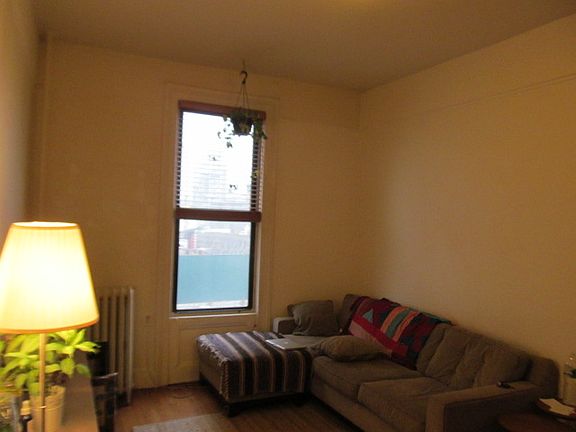 4th image of 552 Vanderbilt Ave #1