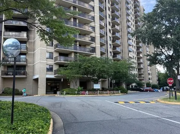 203 Yoakum Pkwy APT 404, Alexandria, VA 22304