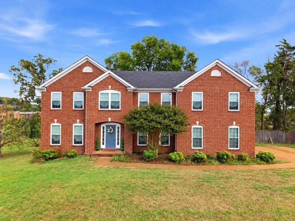 201 Briarcotes Cir, La Vergne, TN 37086