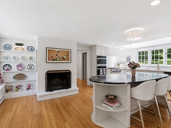 5th image of 110 Washington St