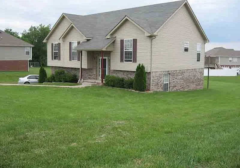 4 bed, 3.0 bath, 2235 sqft, $2,050 — Photo 3