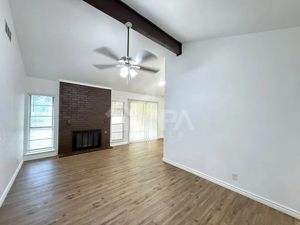 3 bed, 1353 sqft, $2,000 — Photo 4