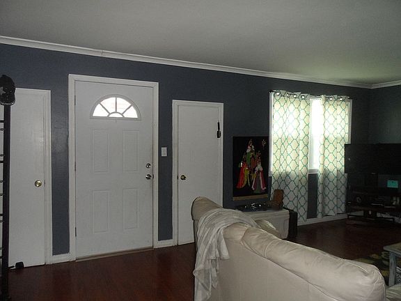 entrance - dbl closets