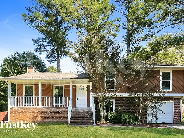 200 Parkmont Ct — Photo 1