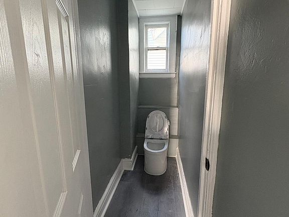 2nd image of 556 S Clinton St Floor 2