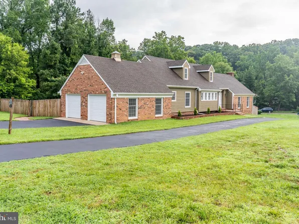 142 Woodland Rd, Fredericksburg, VA 22401