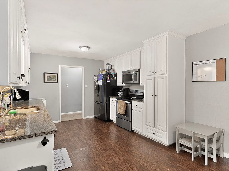 1st image of 3606 Reeves St