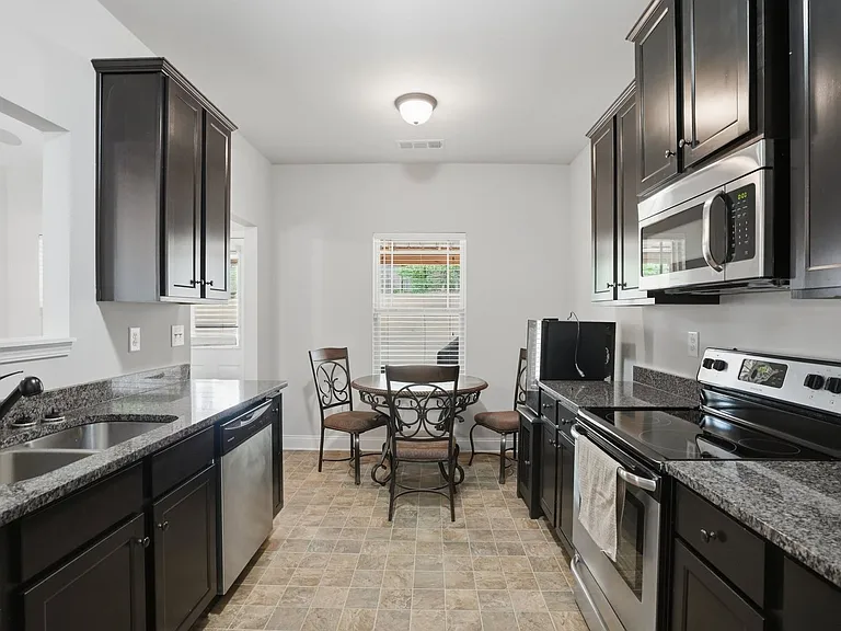 612 Stevens Pl — Photo 9