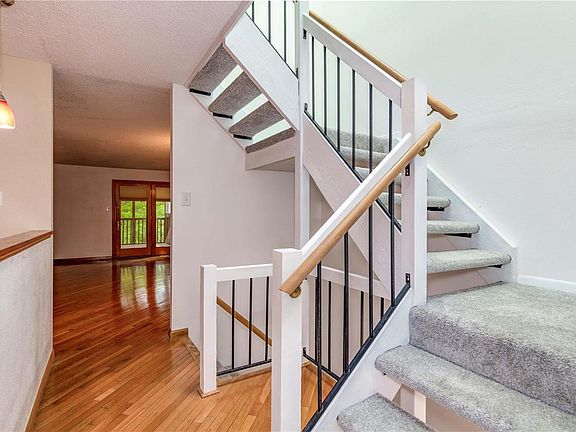 5th image of 2030 Falling Brook Dr