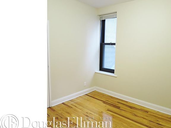 4th image of 150 W 47th St APT 4A
