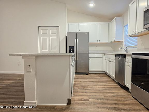 5th image of 927 Tacaro Ave SE