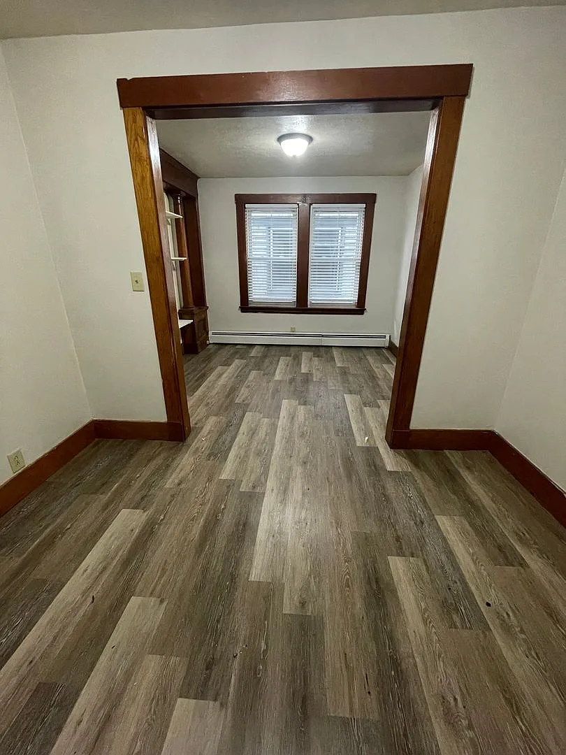 1br/1ba, Wd Hookups, Updated, New Flooring And Parking! — Photo 2
