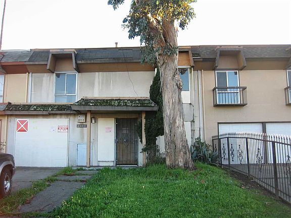 4th image of 4470 Taft Ave