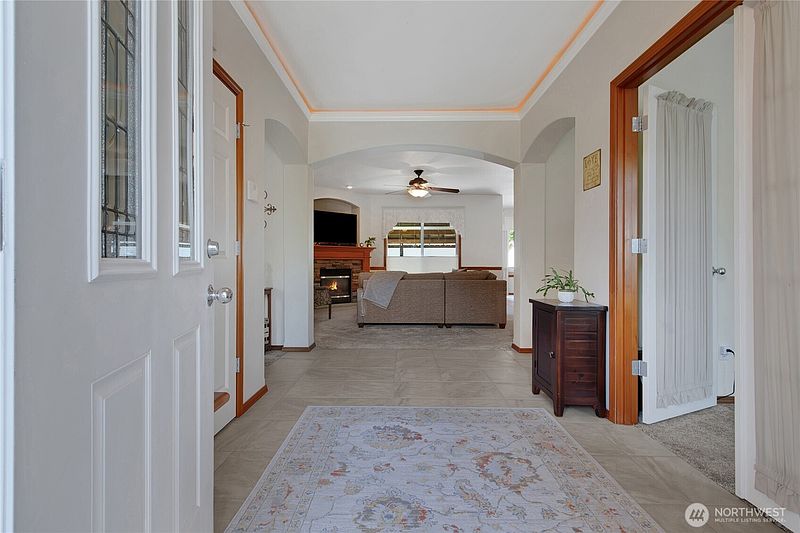4th image of 13714 143rd Avenue E