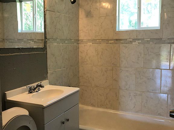 5th image of 312 Celery Ave S