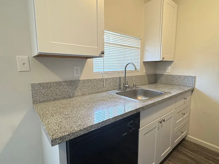 1445 Magnolia Ave — Photo 6