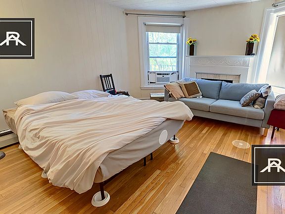 4th image of 1066 Beacon St #8