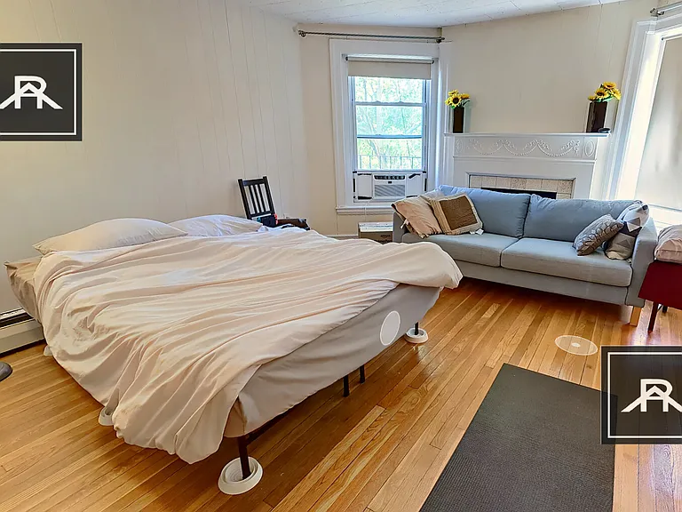 1066 Beacon St #8 — Photo 4
