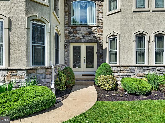 2nd image of 261 Pheasant Dr