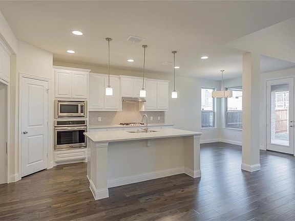 3rd image of 1514 Carnation