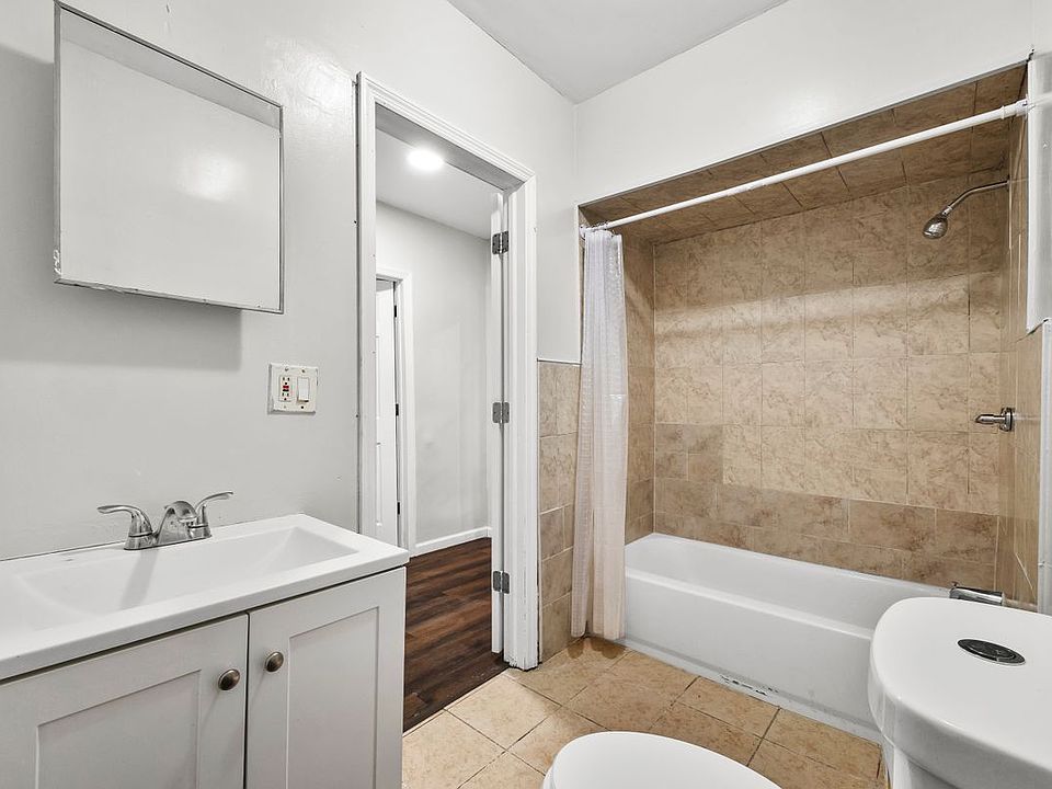 1st image of 81 Franklin St #1