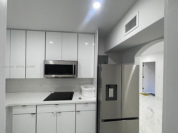 5th image of 2103 SW 60th Ave #2