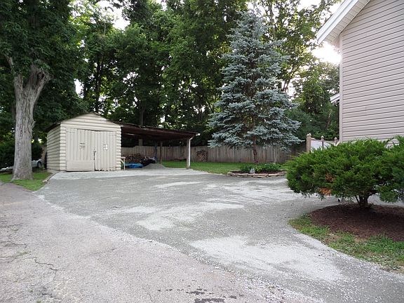 3rd image of 7051 Beechmont