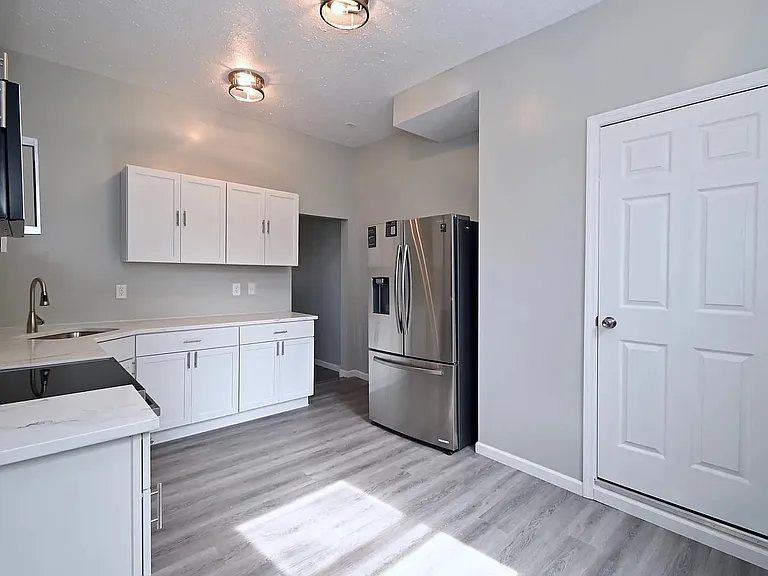 212 Washington Ave — Photo 14