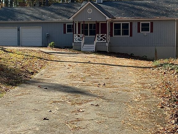 Cul De Sac placement offers a deep and private living arrangement