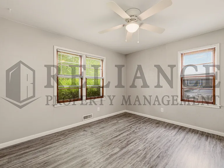 1401 W Calvert St — Photo 24